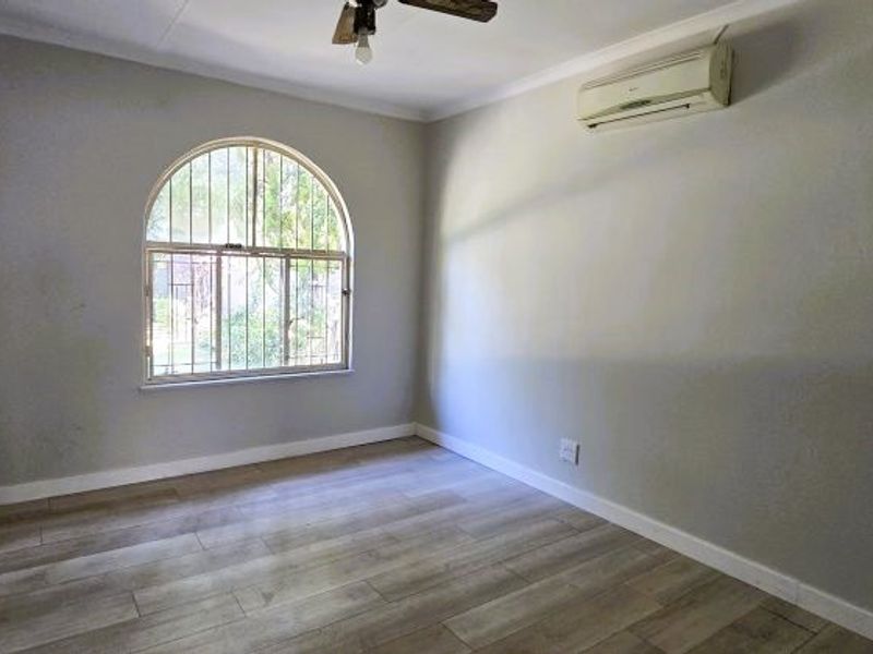 Renovated 4-Bedroom Family Home  in Garsfontein- Reasonable Offers Welcome. - Photo 10