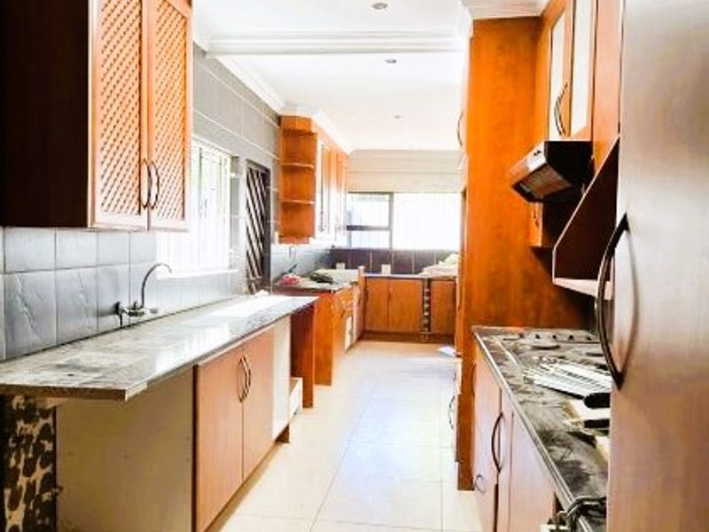 Renovated 4-Bedroom Family Home with New Pool & Entertainment Area in Garsfontein - Photo 7