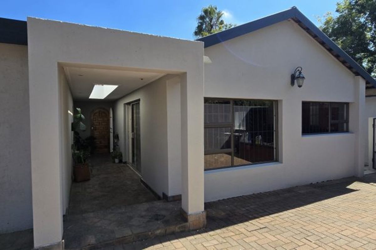 Renovated 4-Bedroom Family Home with New Pool & Entertainment Area in Garsfontein - Photo 2