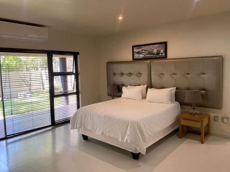 Luxurious Fully Furnished Garden Apartment to rent in Sandown, Sandton - Photo 4