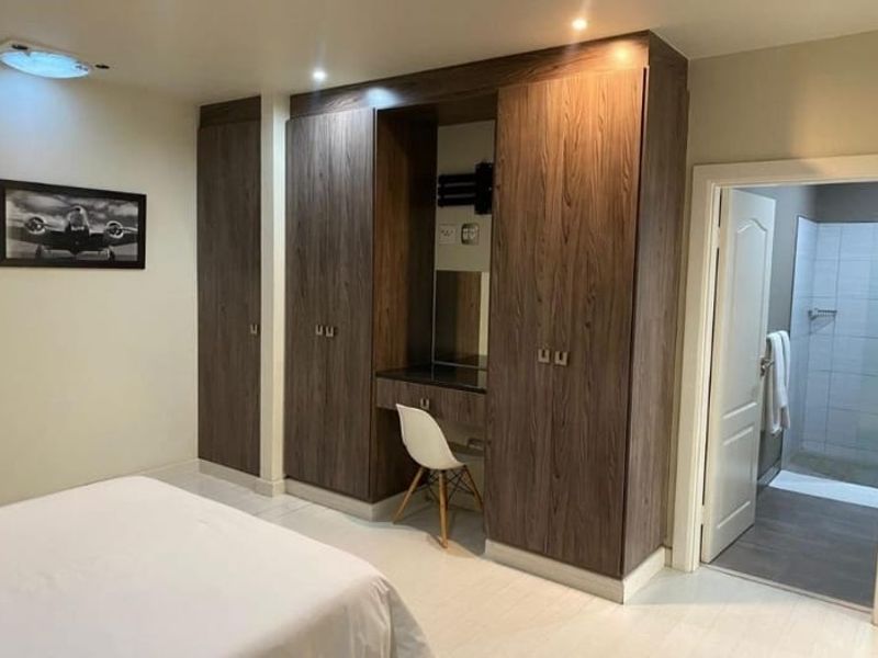 Luxurious Fully Furnished Garden Apartment to rent in Sandown, Sandton - Photo 7