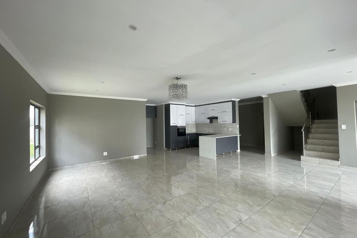 5 Bedroom House for Rental in Pretoria East - Photo 2