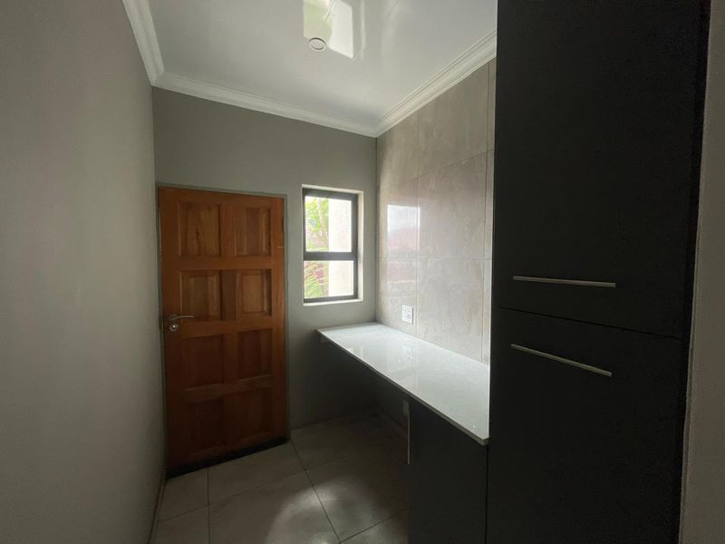 5 Bedroom House for Rental in Pretoria East - Photo 10