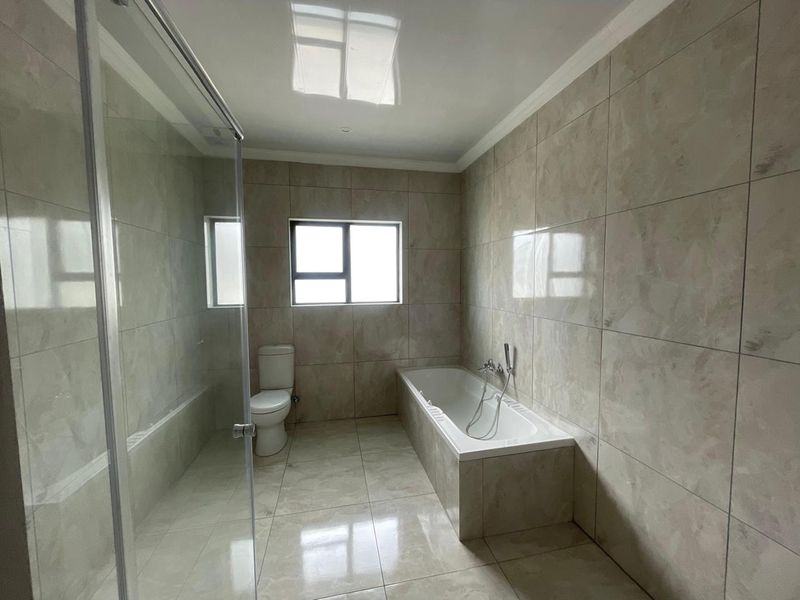 5 Bedroom House for Rental in Pretoria East - Photo 9