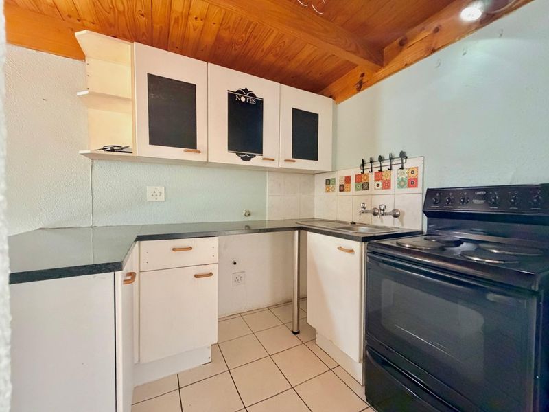 Cozy 2-Bedroom Townhouse – Privacy & Comfort Combined! - Photo 7