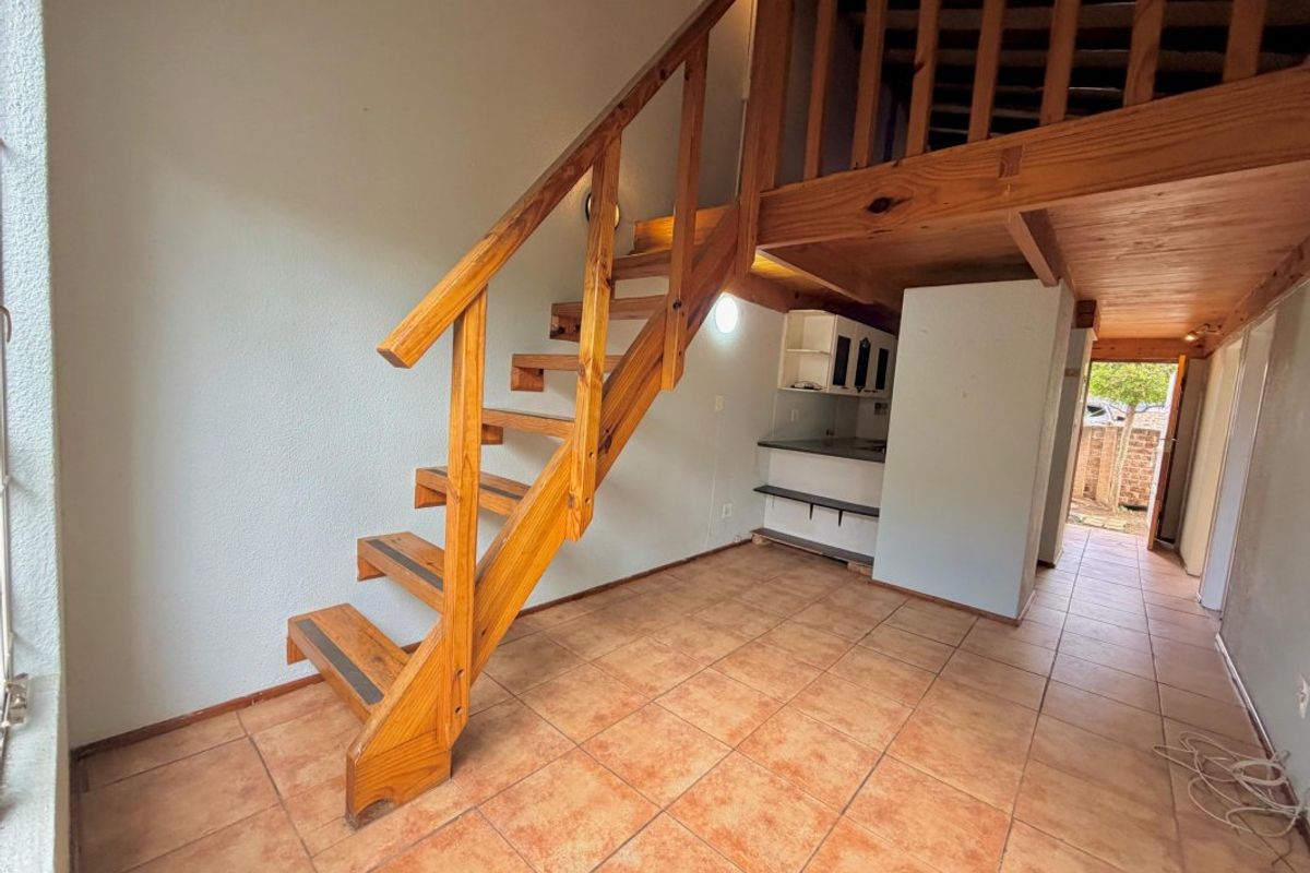 Cozy 2-Bedroom Townhouse – Privacy & Comfort Combined! - Photo 4