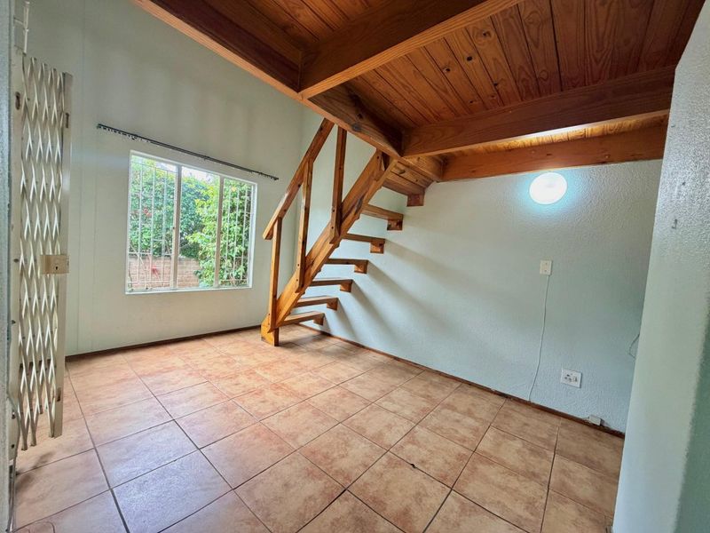 Cozy 2-Bedroom Townhouse – Privacy & Comfort Combined! - Photo 5
