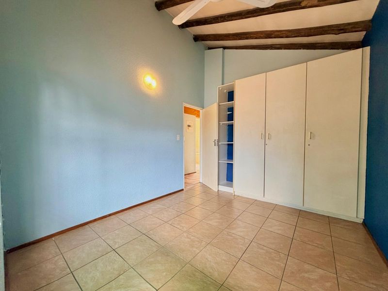 Cozy 2-Bedroom Townhouse – Privacy & Comfort Combined! - Photo 6