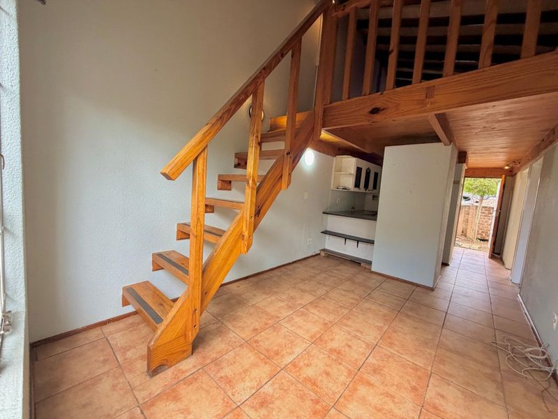 Cozy 2-Bedroom Townhouse – Privacy & Comfort Combined! - Photo 4