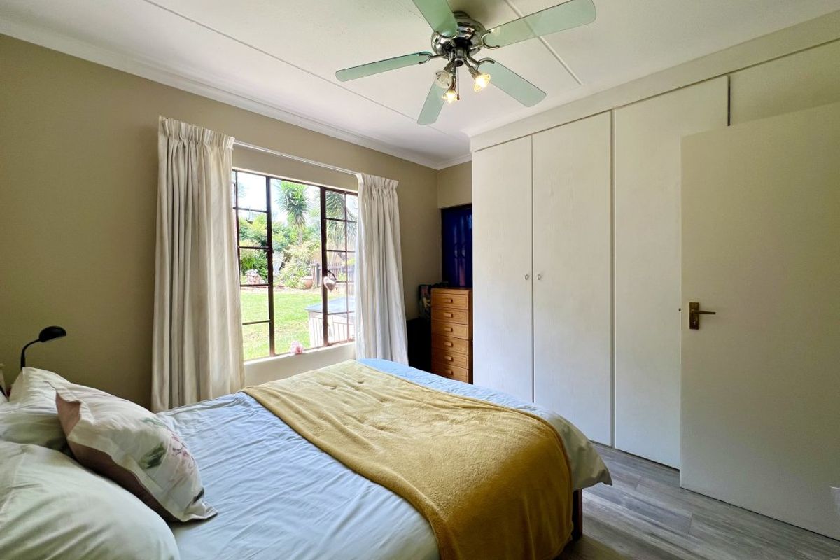 Spacious 2-Bedroom Simplex with Garden & Pool! - Photo 5