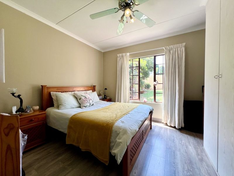 Spacious 2-Bedroom Simplex with Garden & Pool! - Photo 9