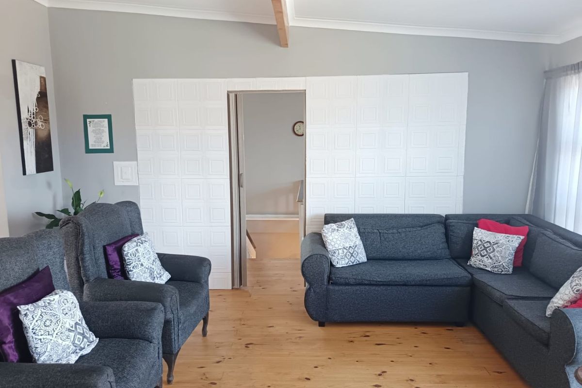 Coastal Living Just Steps from the Beach – Ideal Family Home with Dual Living Potential - Photo 4