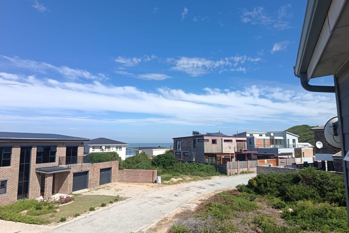 Coastal Living Just Steps from the Beach – Ideal Family Home with Dual Living Potential - Photo 2