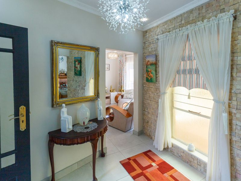 Modern Family Home with Exceptional Entertainment Features in Wilropark - Photo 4