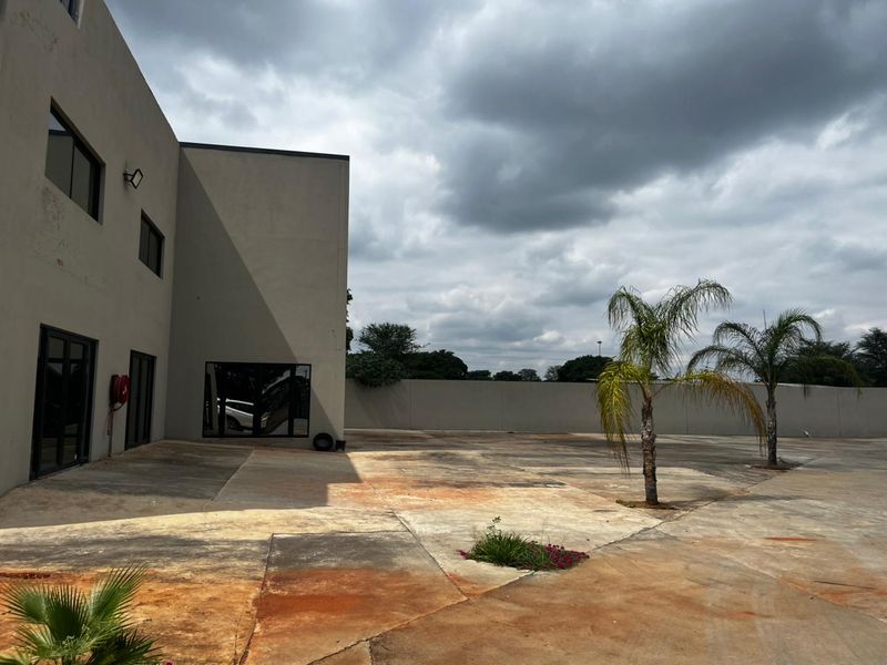 Prime Commercial Space To Let in Brits - Photo 8