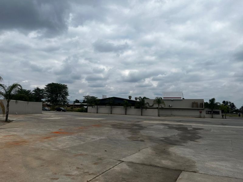 Prime Commercial Space To Let in Brits - Photo 7