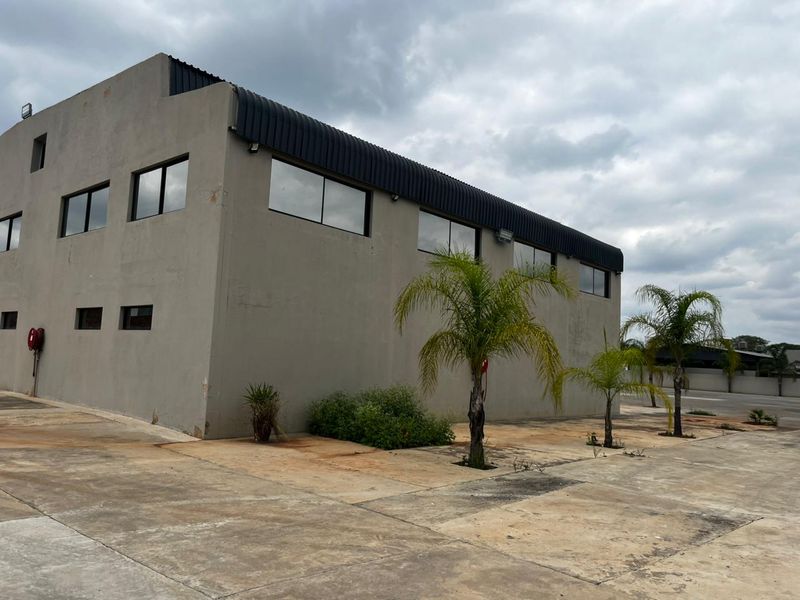 Prime Commercial Space To Let in Brits - Photo 6