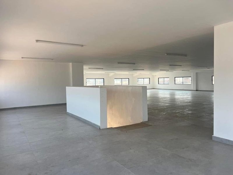 Prime Commercial Space To Let in Brits - Photo 4