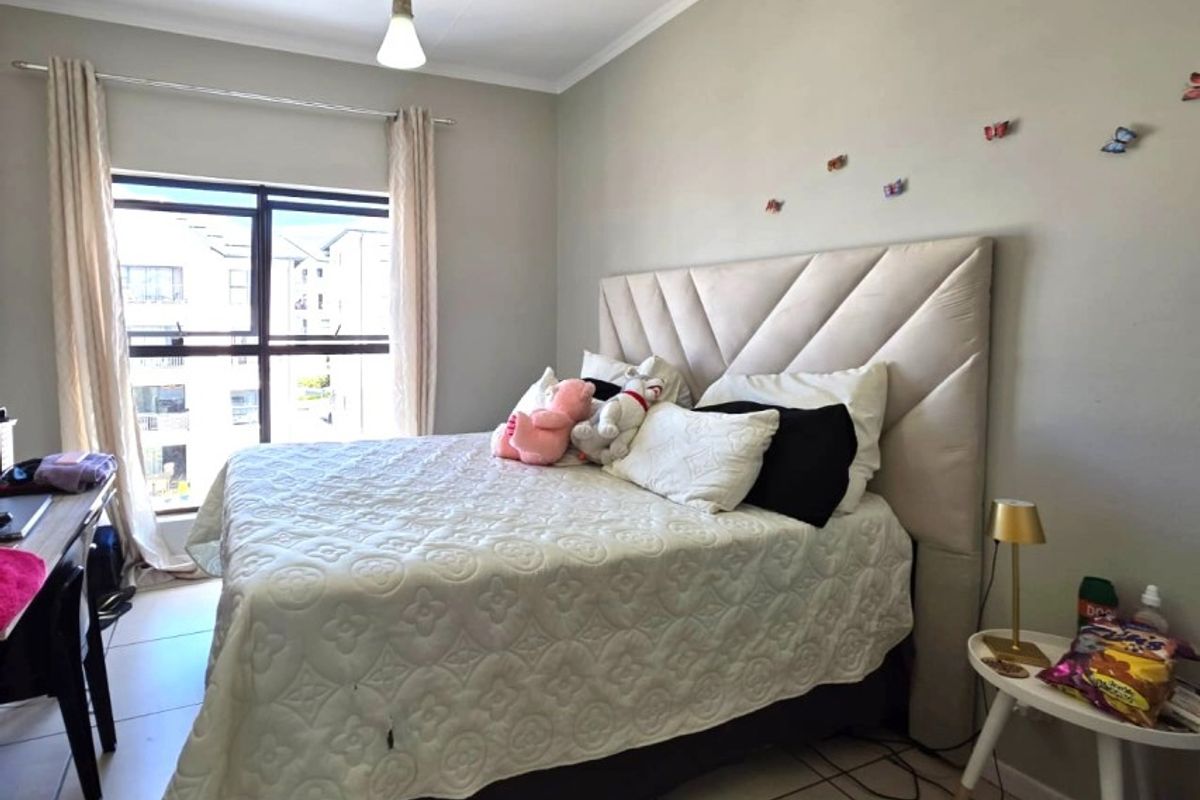 Neat and secure apartment in Greenstone Hill.  - Photo 5