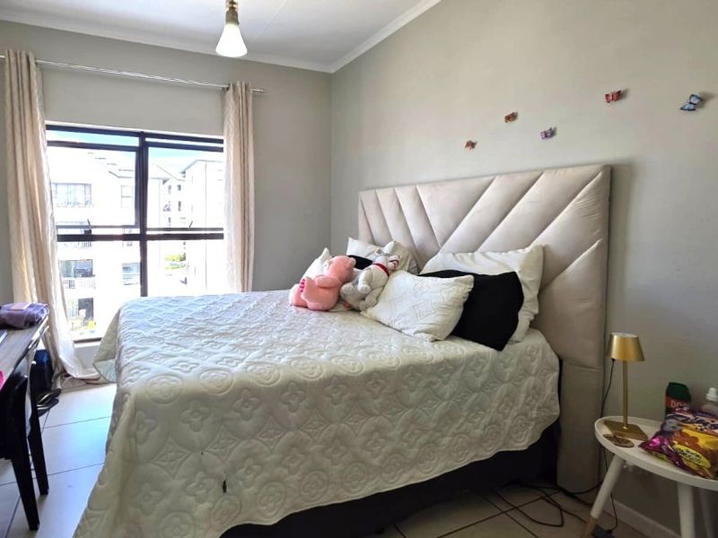 Neat and secure apartment in Greenstone Hill.  - Photo 5