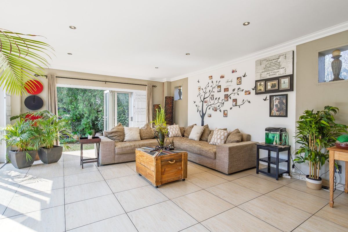 Stunning 3 Bedroom Home in Boomed Suburb - Photo 5