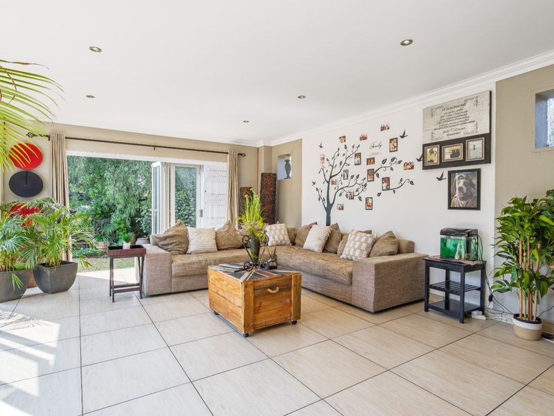 Stunning 3 Bedroom Home in Boomed Suburb - Photo 5