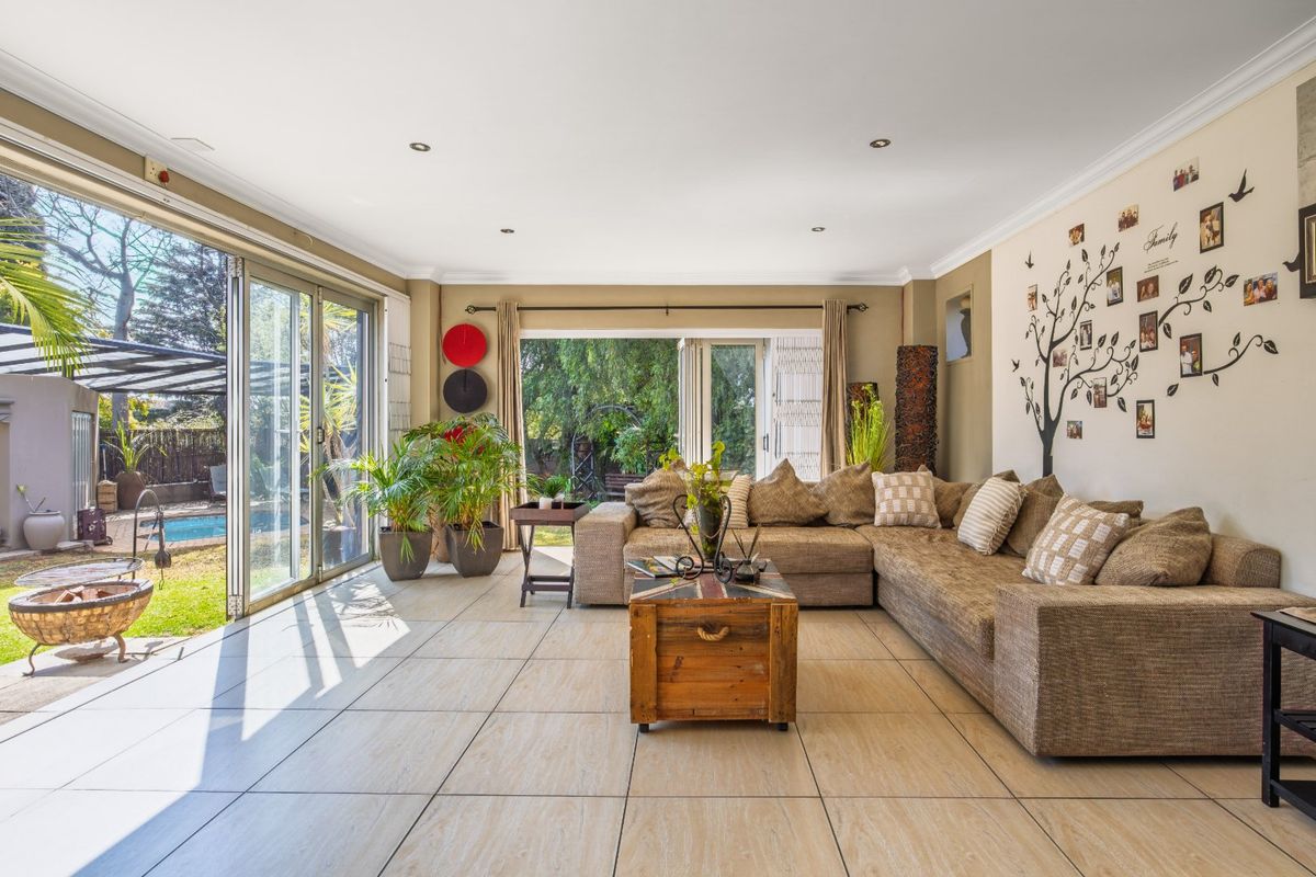 Stunning 3 Bedroom Home in Boomed Suburb - Photo 4