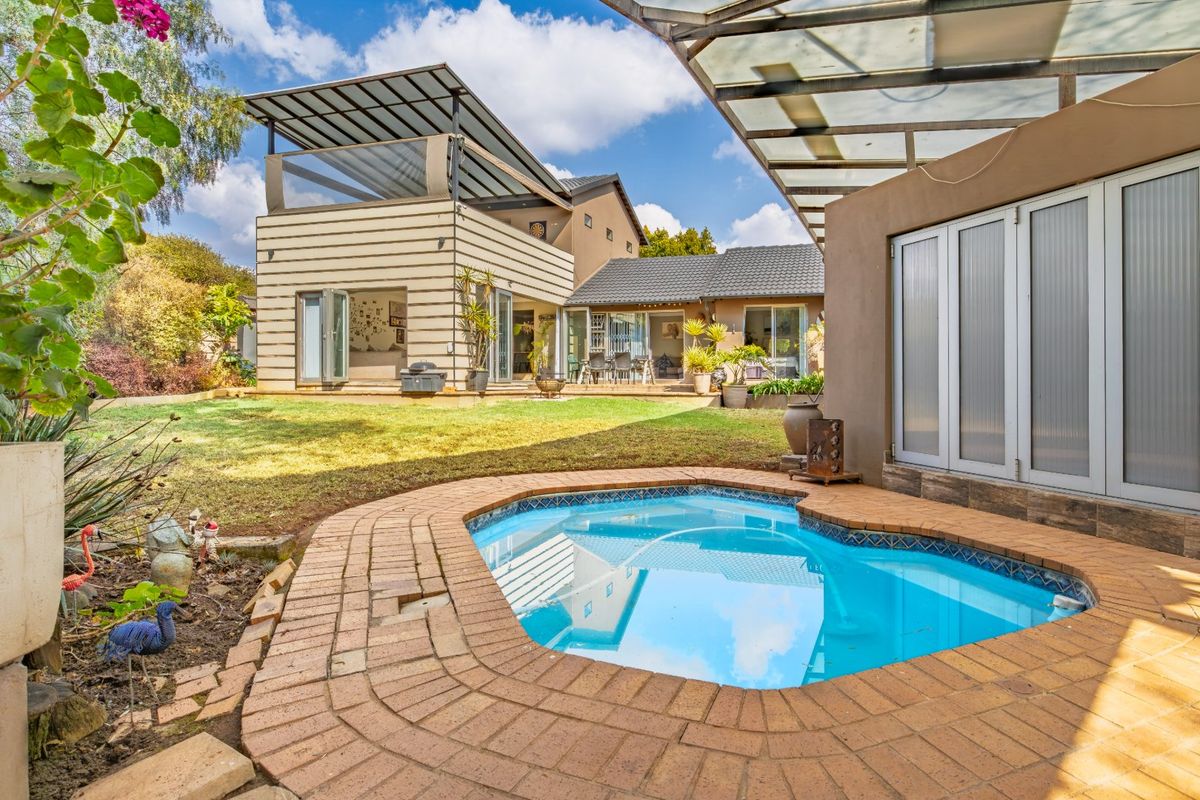 Stunning 3 Bedroom Home in Boomed Suburb - Photo 2