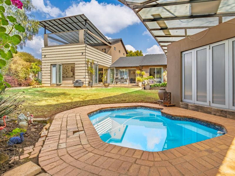 Stunning 3 Bedroom Home in Boomed Suburb - Photo 2