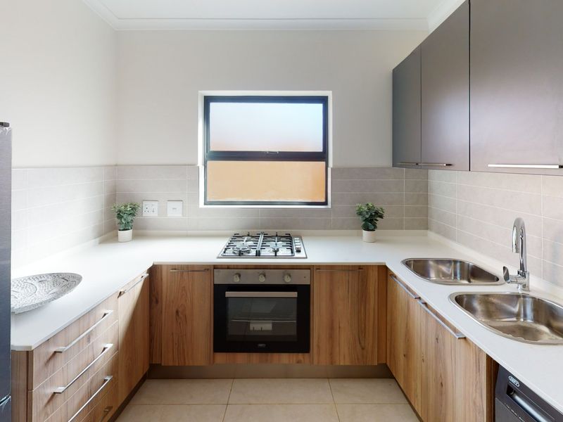 3 Bedroom, 2 Bathroom Apartment for sale in a Beautiful estate in Louwlardia! - Photo 3