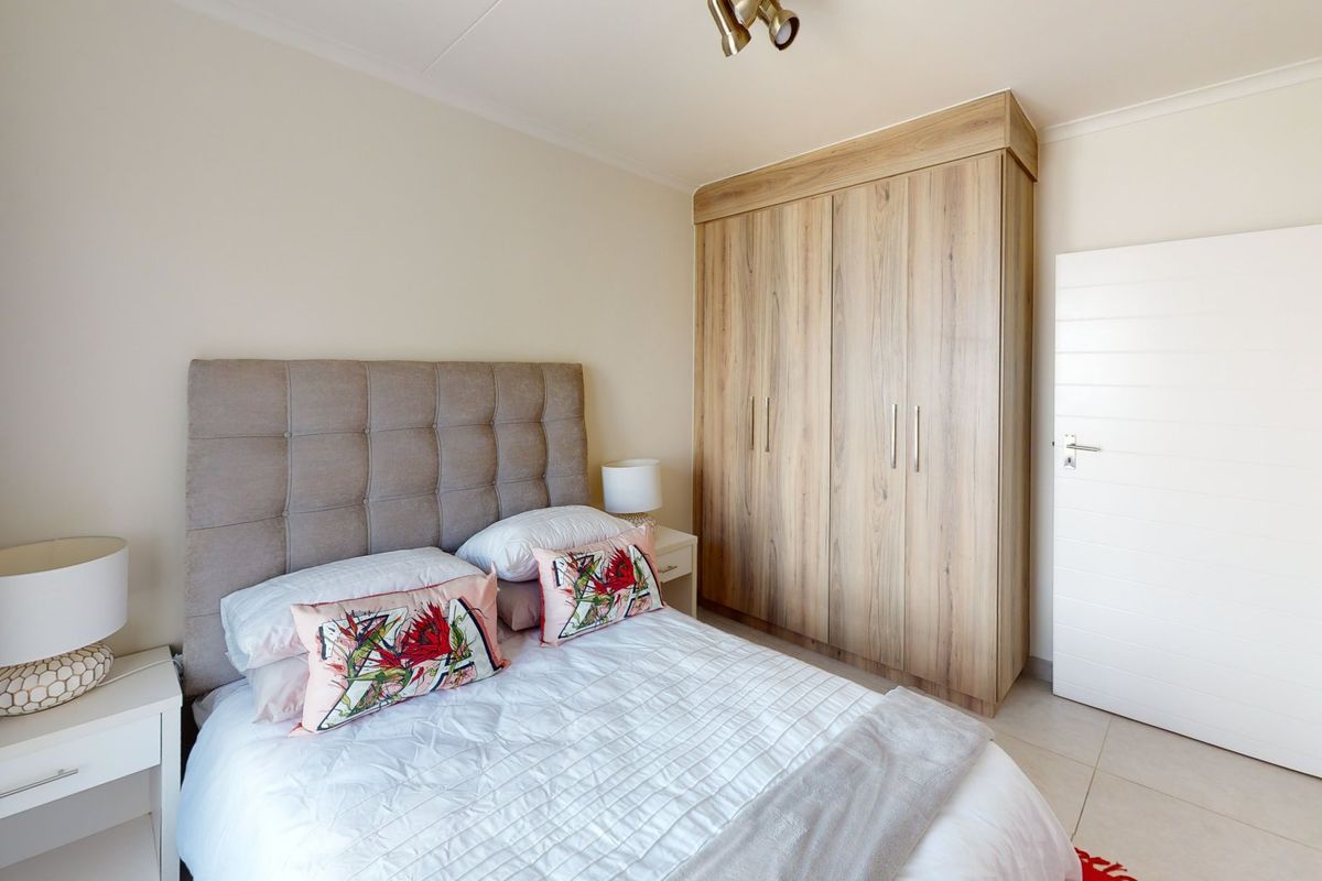 3 Bedroom, 2 Bathroom Apartment for sale in a Beautiful estate in Louwlardia! - Photo 5