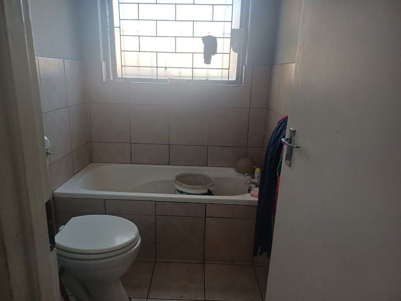 3 Bedroom House with En - Suite and Spacious Yard in Summer Green - Photo 9