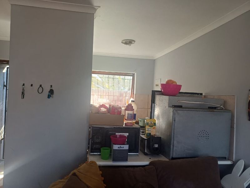 3 Bedroom House with En - Suite and Spacious Yard in Summer Green - Photo 7