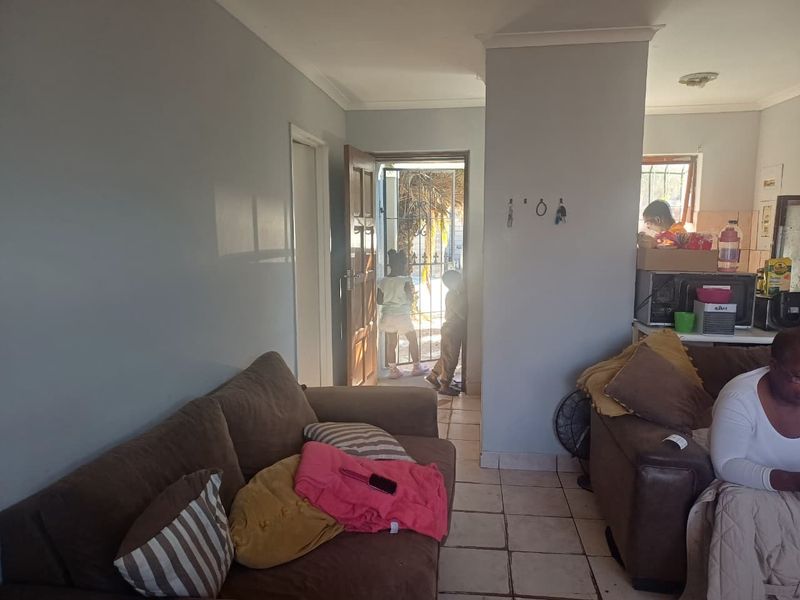 3 Bedroom House with En - Suite and Spacious Yard in Summer Green - Photo 6