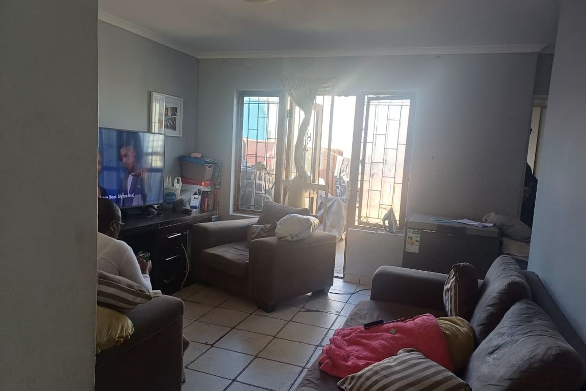 3 Bedroom House with En - Suite and Spacious Yard in Summer Green - Photo 5