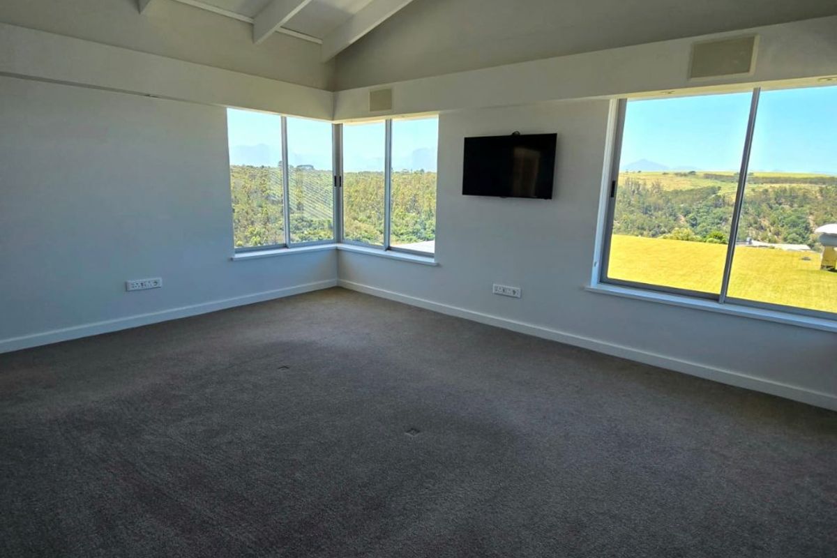 Stunning 3-Bedroom House in Prime Location! - Photo 5