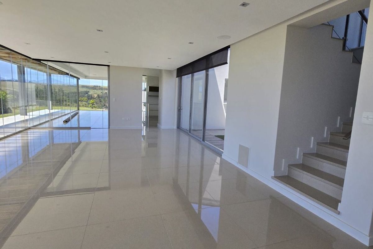 Stunning 3-Bedroom House in Prime Location! - Photo 3
