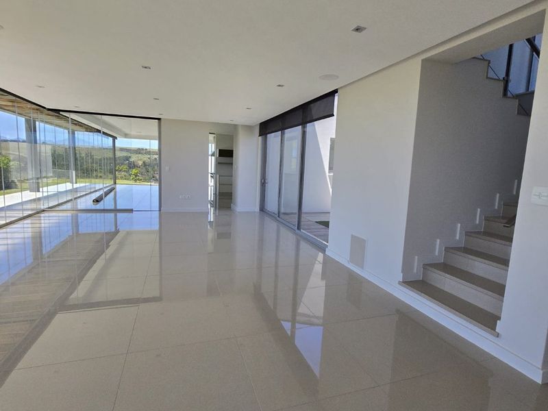 Stunning 3-Bedroom House in Prime Location! - Photo 3