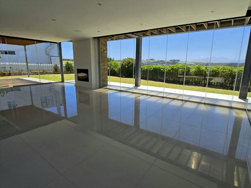 Stunning 3-Bedroom House in Prime Location! - Photo 6