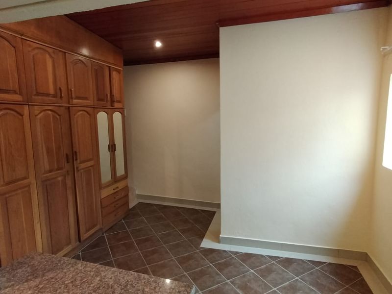 1 Bedroom Granny Cottage in Brighton Beach R5100pm - Photo 6