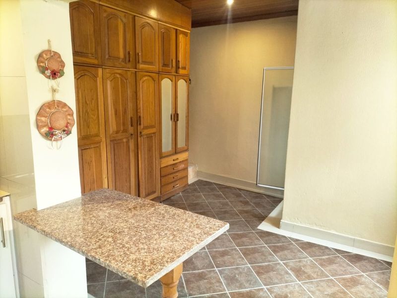 1 Bedroom Granny Cottage in Brighton Beach R5100pm - Photo 5
