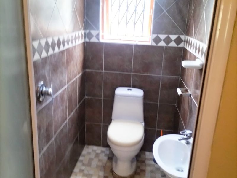 1 Bedroom Granny Cottage in Brighton Beach R5100pm - Photo 7