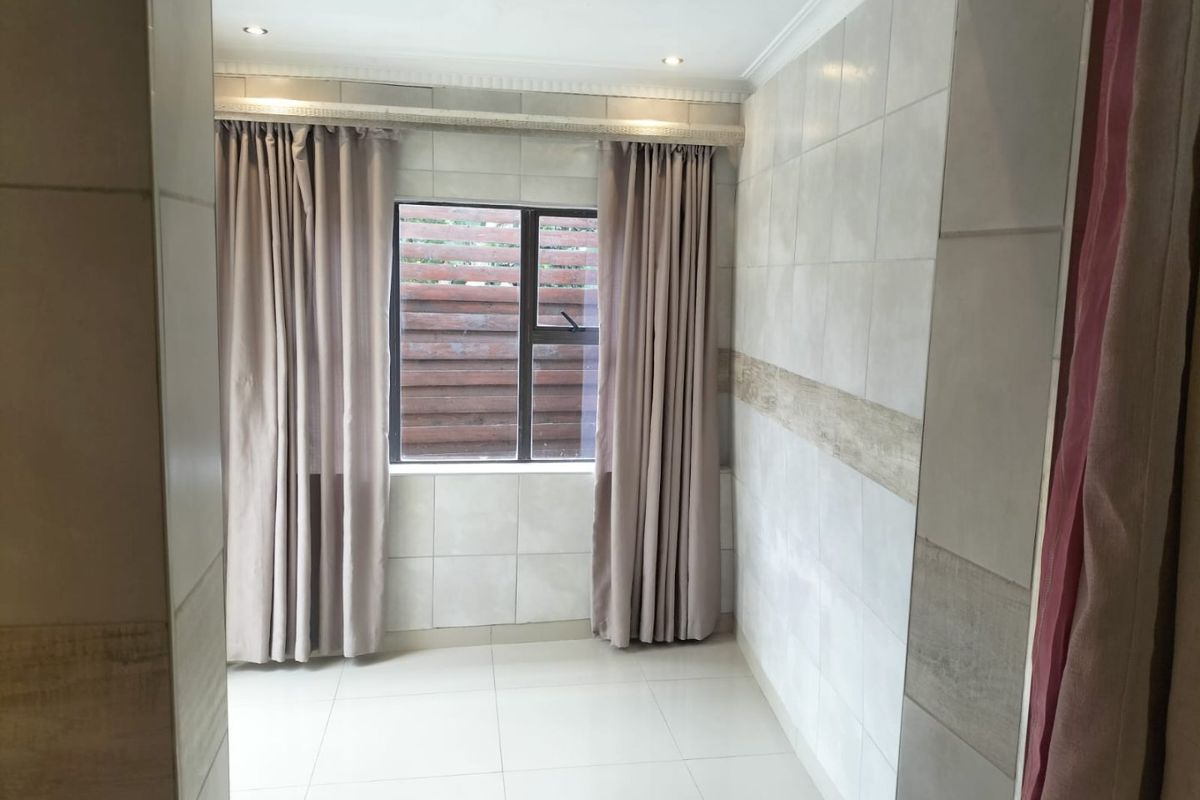 1 Bedroom Granny Cottage in Brighton Beach R5100pm - Photo 3