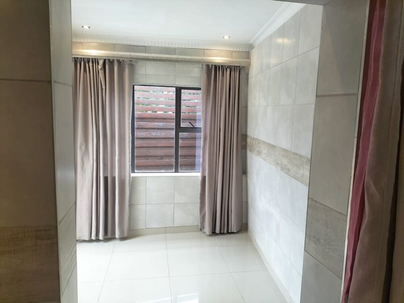 1 Bedroom Granny Cottage in Brighton Beach R5100pm - Photo 3
