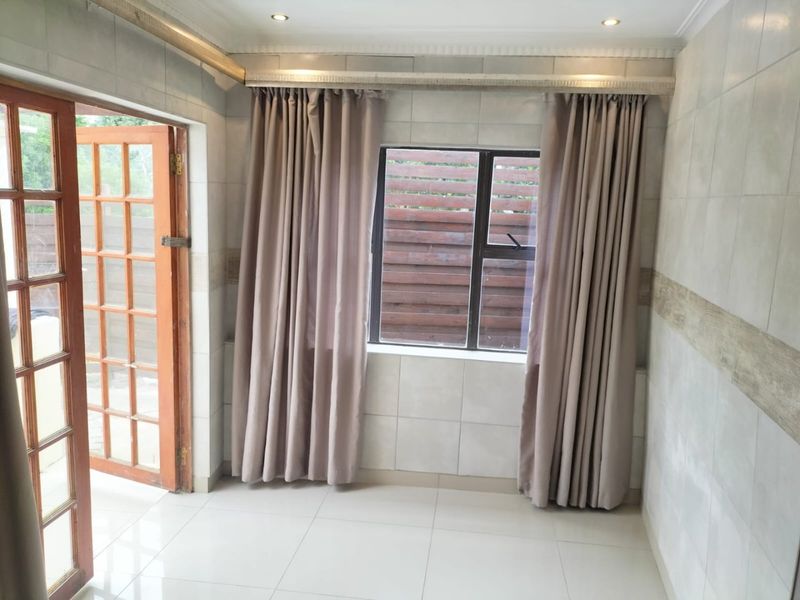 1 Bedroom Granny Cottage in Brighton Beach R5100pm - Photo 2
