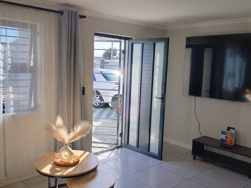 3 Bedroom Double storey house for sale in Stratford                                                      NO TRANSFER DUTY - Photo 3