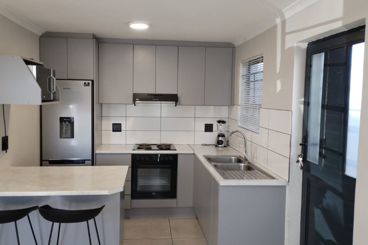 3 Bedroom Double storey house for sale in Stratford                                                      NO TRANSFER DUTY - Photo 2