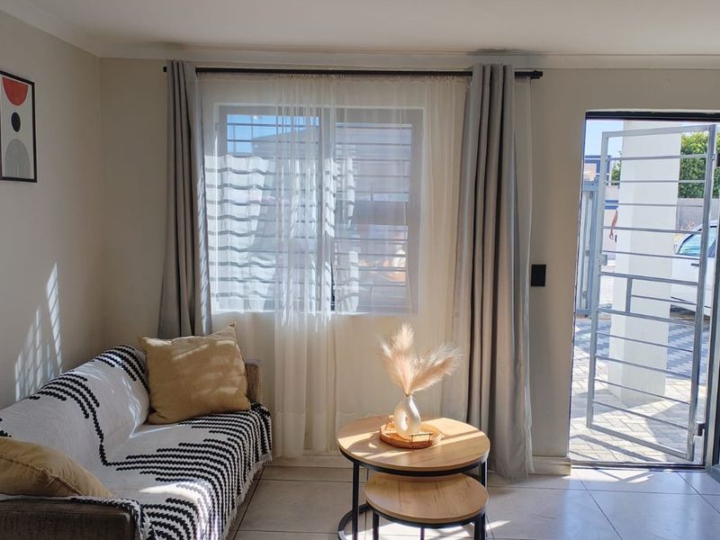 3 Bedroom Double storey house for sale in Stratford                                                      NO TRANSFER DUTY - Photo 4