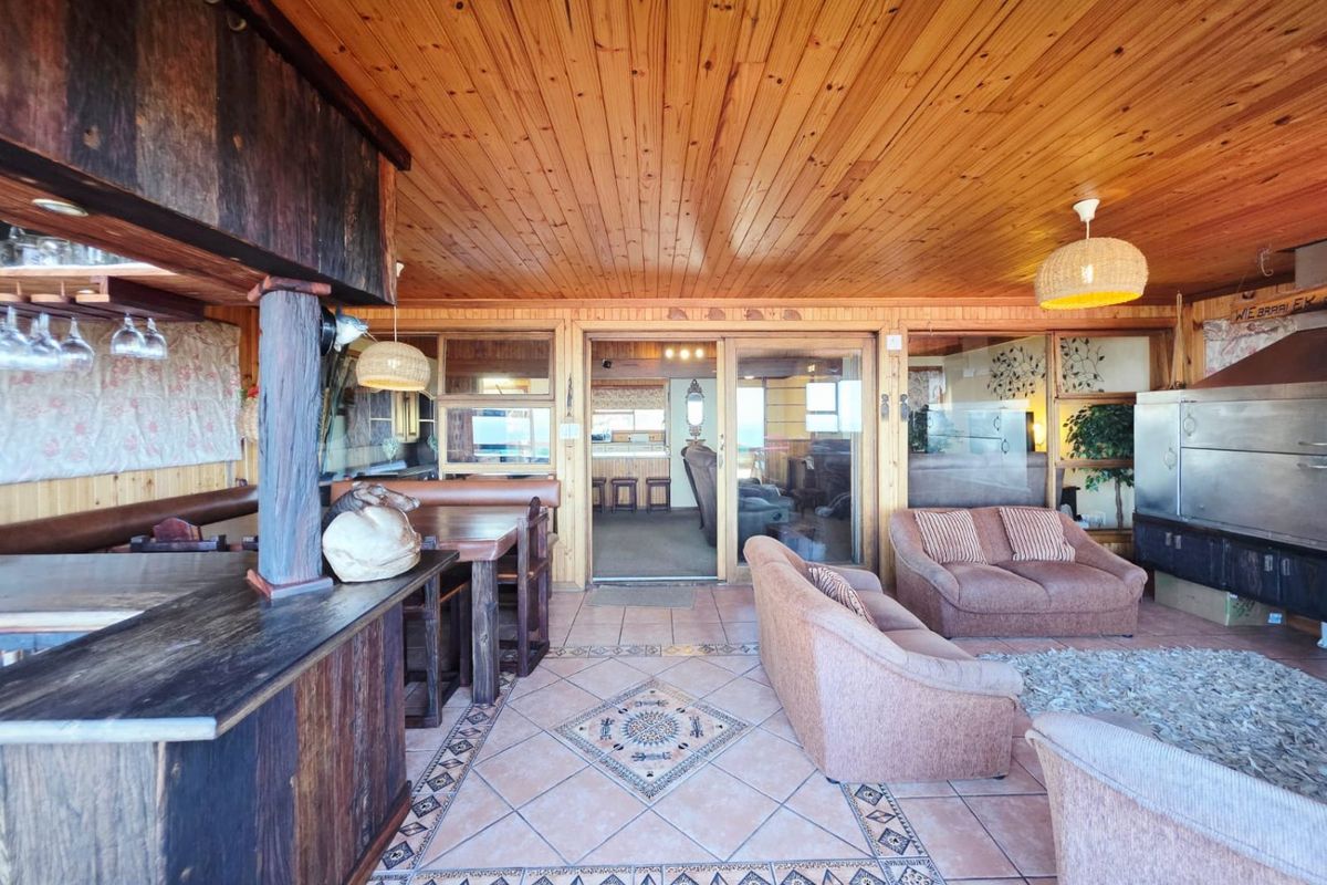 4 BEDROOM WOODEN HOME WITH SEA VIEWS IN HEROLDS BAY - Photo 5