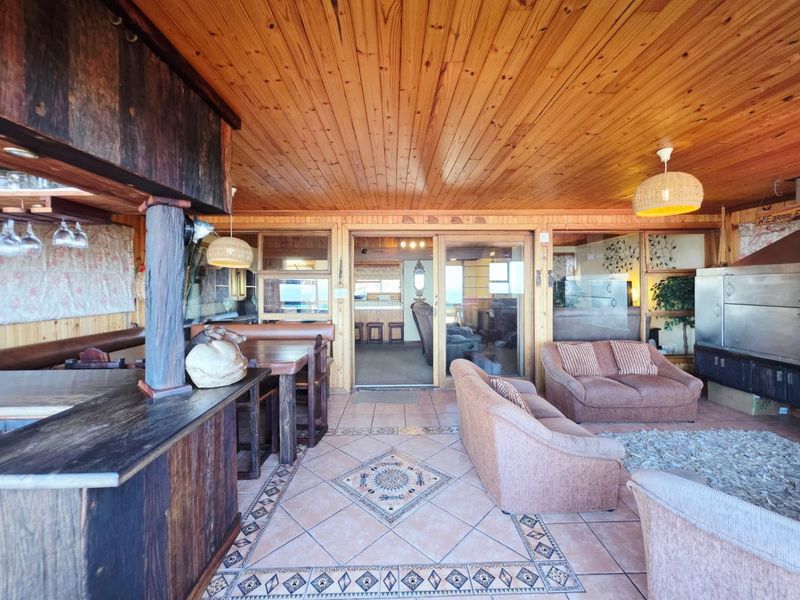 4 BEDROOM WOODEN HOME WITH SEA VIEWS IN HEROLDS BAY - Photo 5